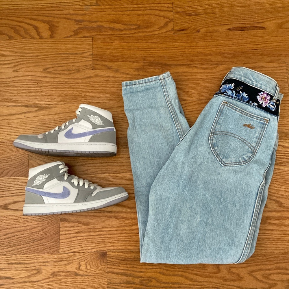 Embroidered flower mom jeans